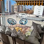 Gran terraza con vistas al mar y piscina
