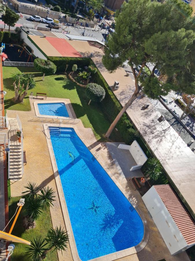 Gran Terraza Con Vistas Al Mar Y Piscina Apartamento