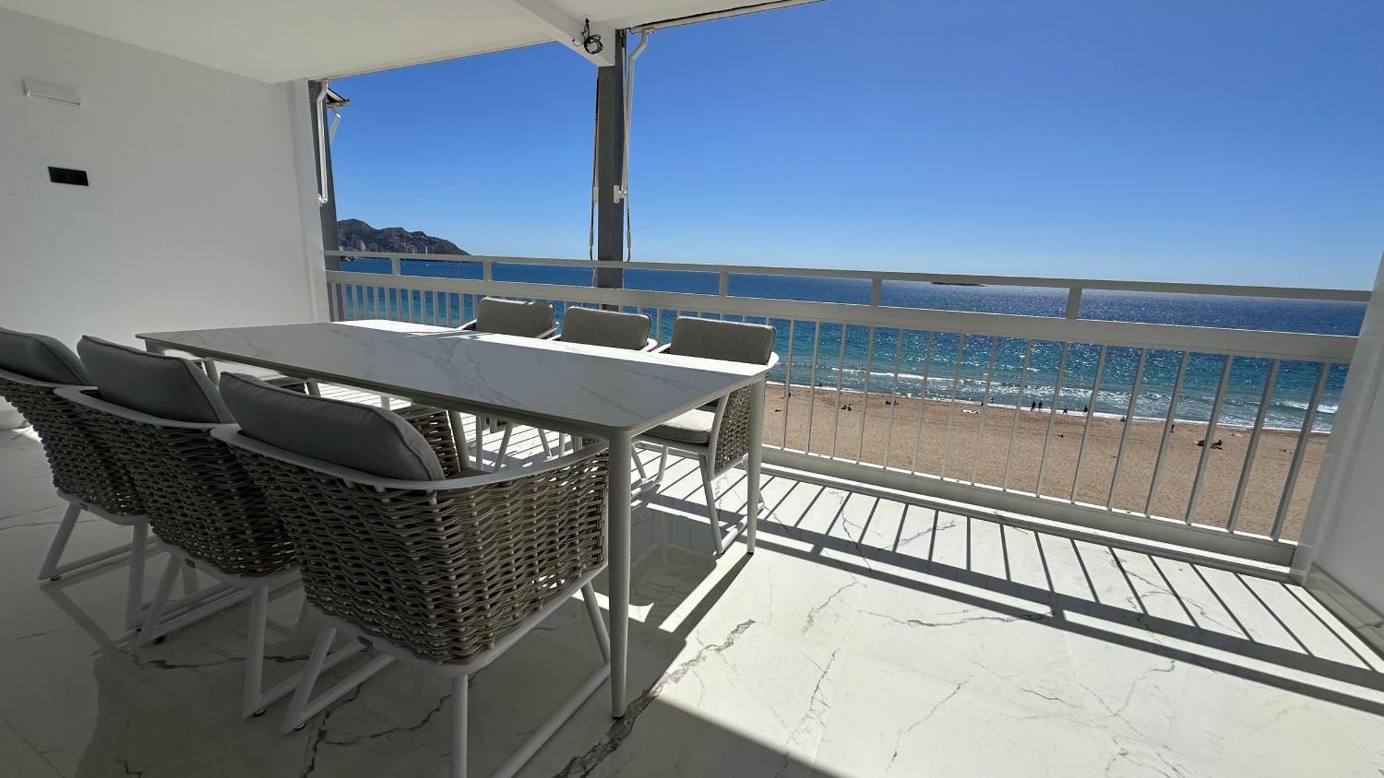 Apartamento Esmeralda, Beachfront Poniente, 1st Line Frontal Seaview, Ocean Terrace Benidorm