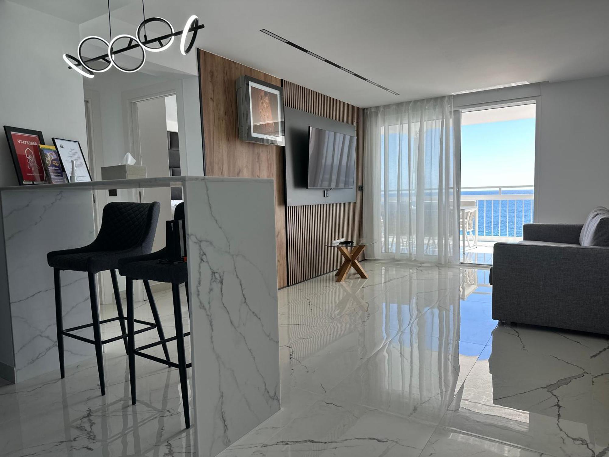 Apartamento Esmeralda, Beachfront Poniente, 1st Line Frontal Seaview, Ocean Terrace