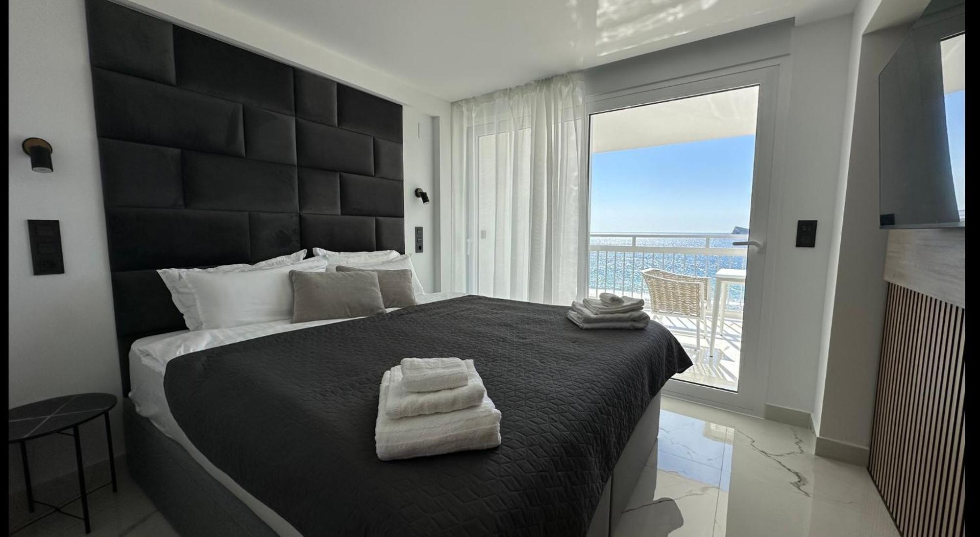 Esmeralda, Beachfront Poniente, 1st Line Frontal Seaview, Ocean Terrace Apartamento *