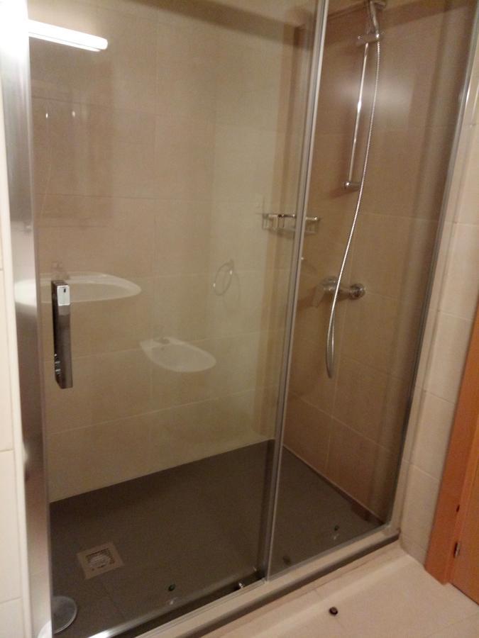Iris Hotel *