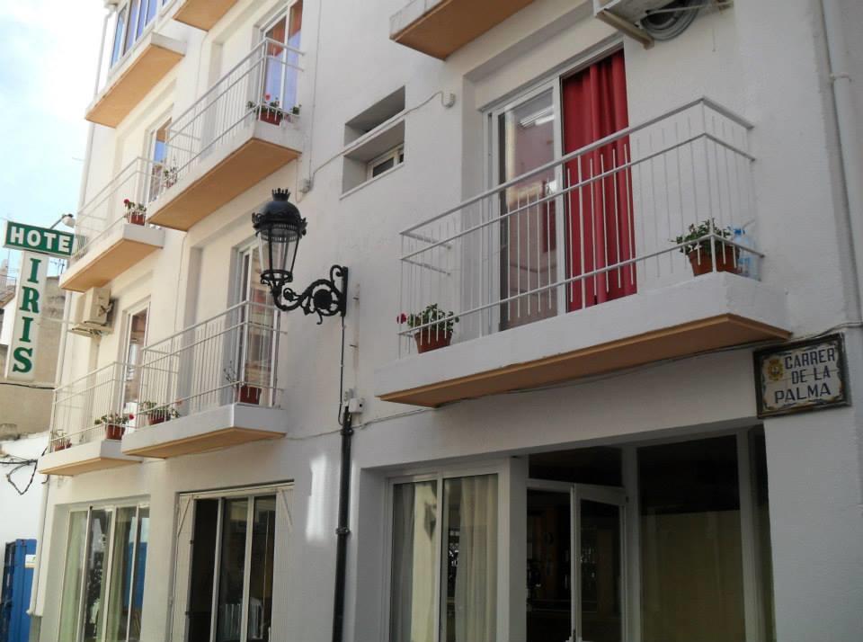 Iris Hotel *