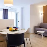 Apartamentos Mayal con Piscina