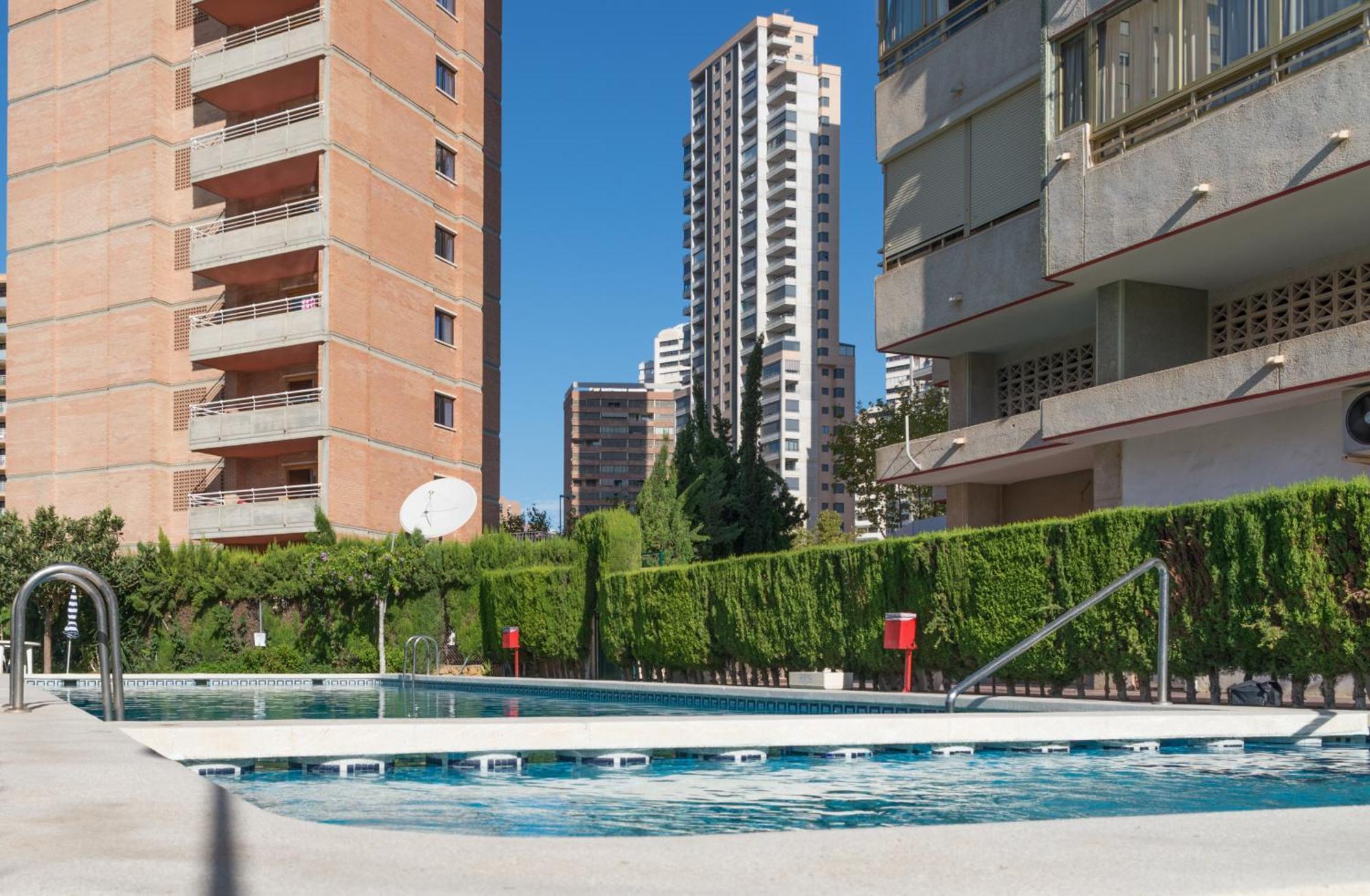Moderno Con Piscina Y Bicicletas Gratis