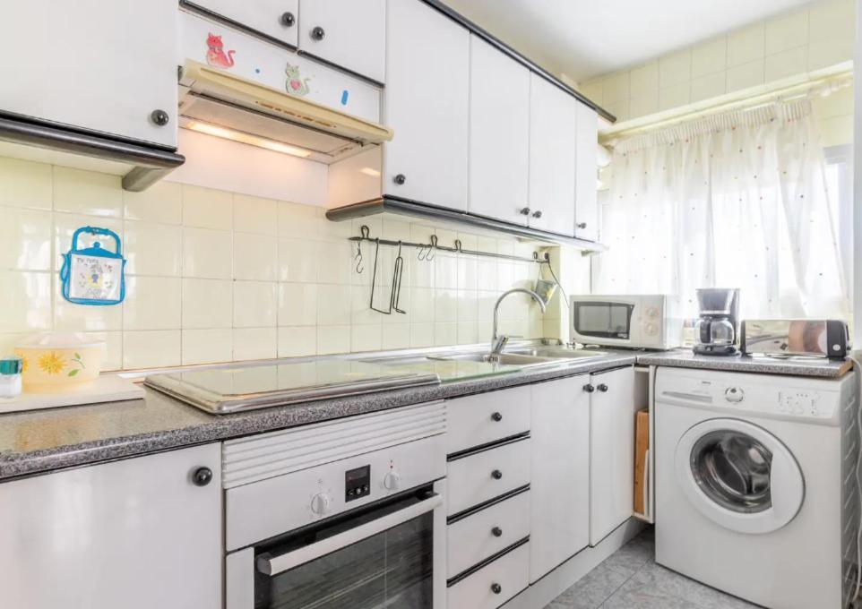 Familias En Edificio Acacias Apartamento *