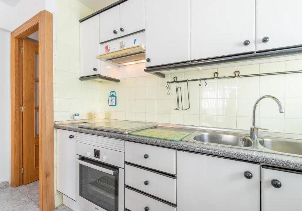 Familias En Edificio Acacias Benidorm