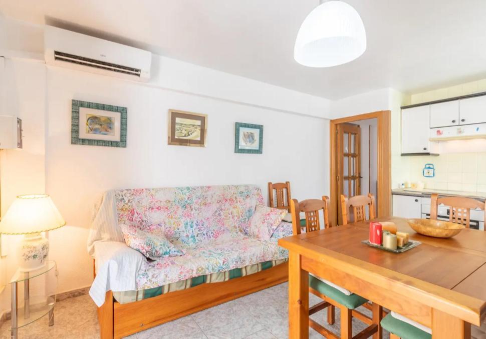 Familias En Edificio Acacias Apartamento Benidorm