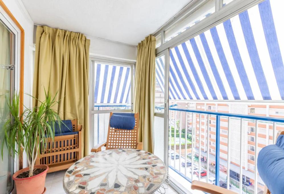 Familias En Edificio Acacias * Benidorm