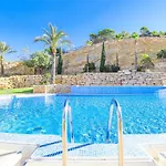 Apartamento de Lujo con terraza privada y vistas al mar en Torre Lúgano