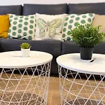 Moderno Apartamento Céntrico con Piscina