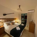 Traveler\'S Beach Apartment With Sea View, Free Coffee & Parking