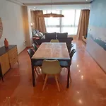 Apartamento Alteanos, centrico y confortable, soleado, con piscina y jardines, tenis, parking exterior comunitario, y la playa andando 10 min