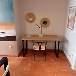 Apartamento Alteanos, centrico y confortable, soleado, con piscina y jardines, tenis, parking exterior comunitario, y la playa andando 10 min