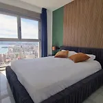 Planta 37: Terraza privada con vistas al mar