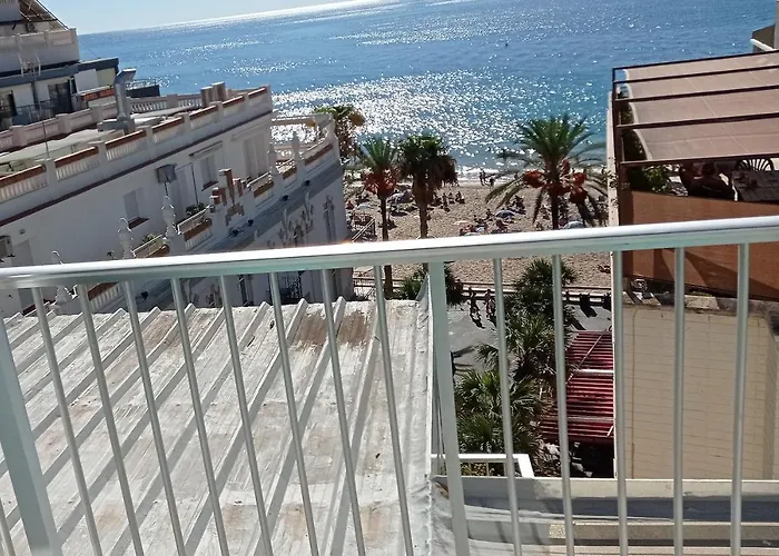 Apartamento Giner, muy centrico, soleado, en pleno casco historico, frente la playa de levante, a unos pasos, con vistas al mar