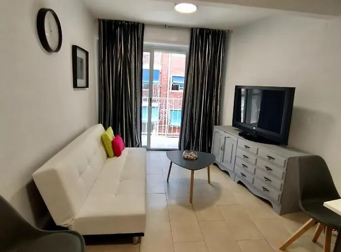 Cosy Flat With Pool Access