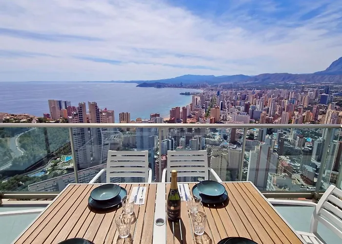 Planta 37: Terraza privada con vistas al mar