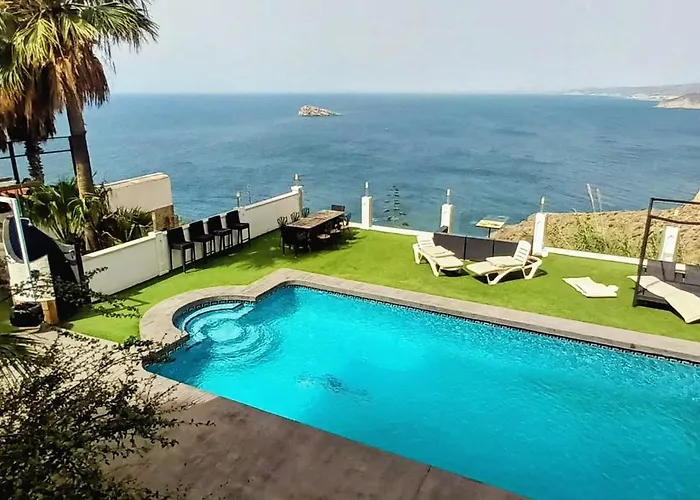 Una Villa que mira el mediterraneo