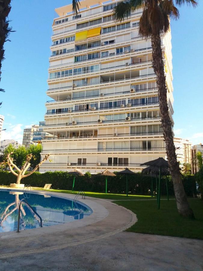 En Plaza Triangular Y Muy Cerca De La Playa Apartamento