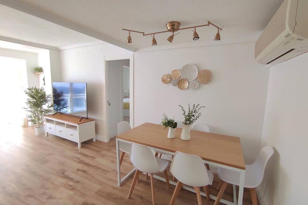 Adela Apartment, Lujo En 1ª Línea De Playa Apartamento *