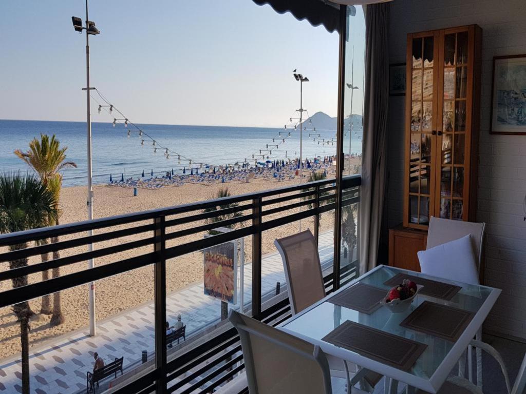 1ªlinea 4-5 Pax Wifi-benidorm1hab Y 2 Sofas, Aire, Playa Levante Cachirulo Benidorm