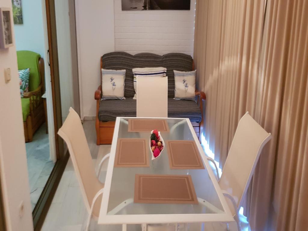 1ªlinea 4-5 Pax Wifi-benidorm1hab Y 2 Sofas, Aire, Playa Levante Cachirulo