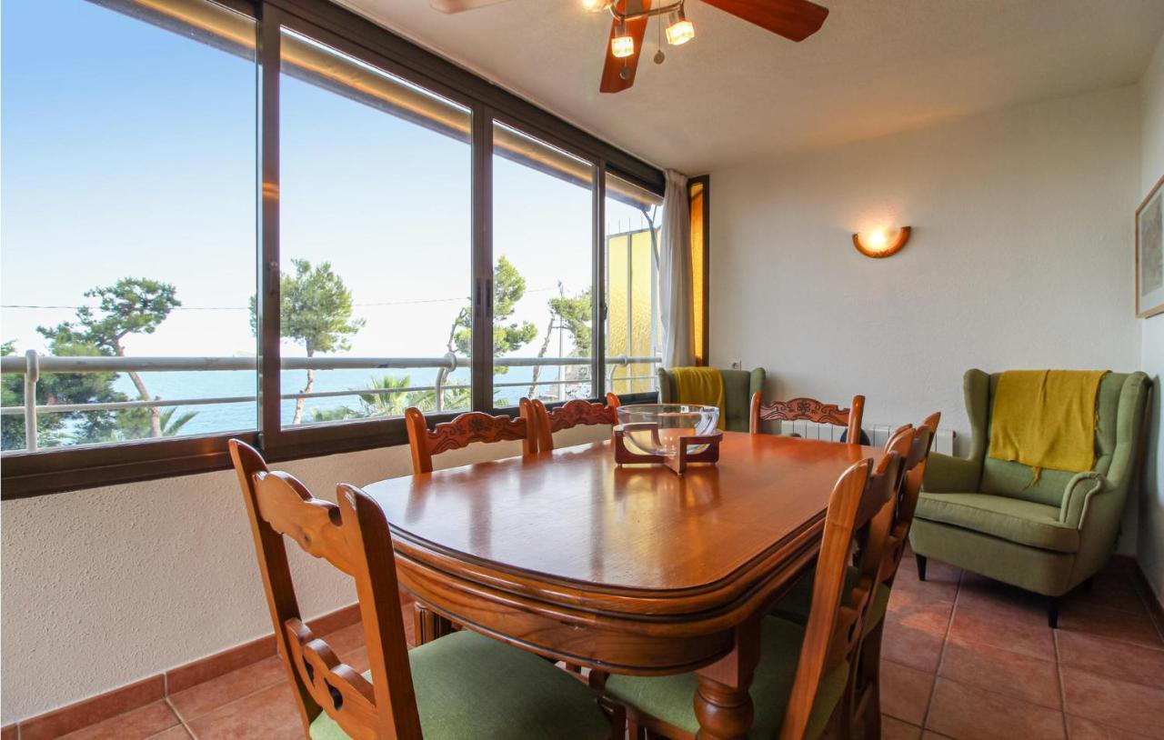 Three-bedroom In Apartamento