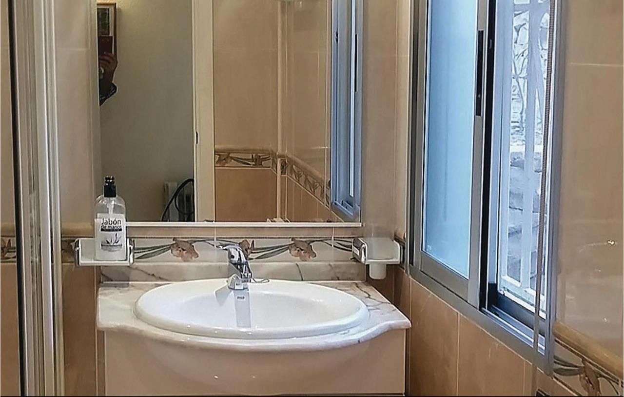 Three-bedroom In Apartamento