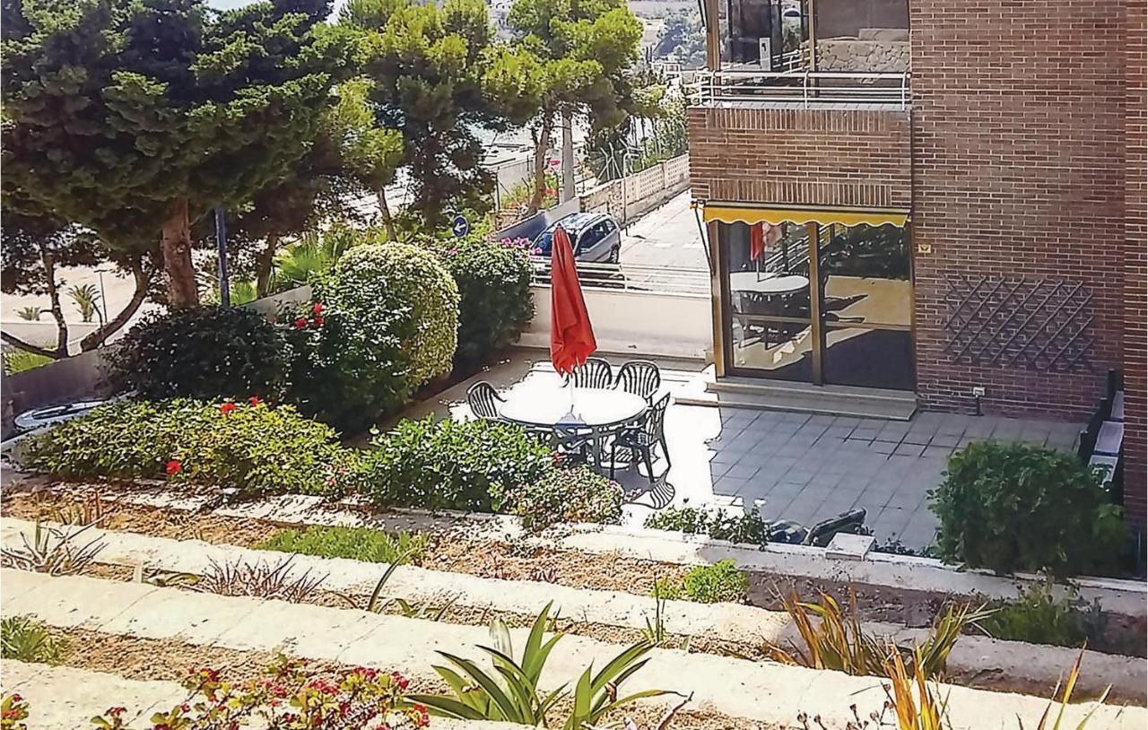 Apartamento Three-bedroom In *