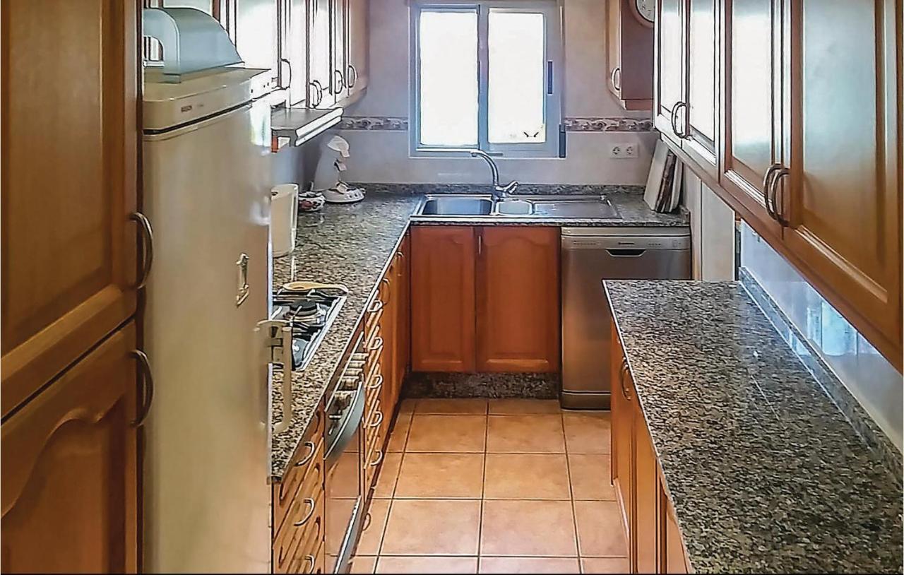 Three-bedroom In Apartamento