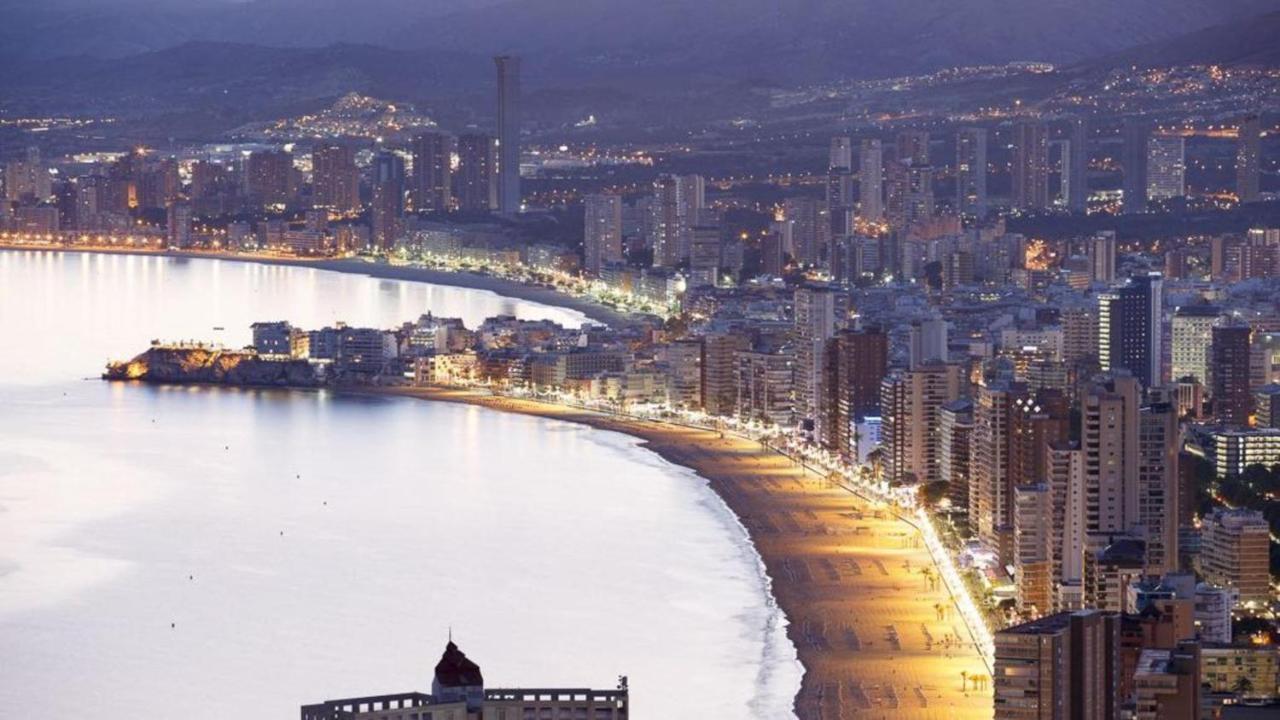 1ªlinea 4-5 Pax Wifi-benidorm1hab Y 2 Sofas, Aire, Playa Levante Cachirulo