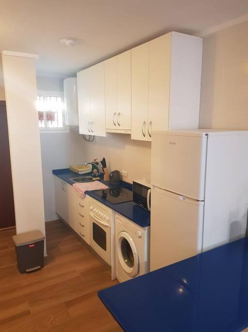 Queen Apartment. Cozy & Close To The Beach Apartment. Pool/parking. Apartamento Benidorm