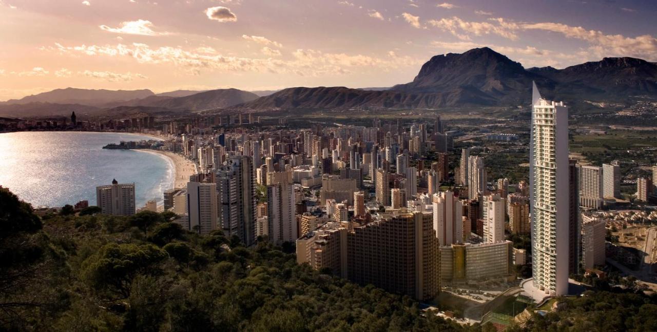 Planta 37: Terraza Privada Con Vistas Al Mar