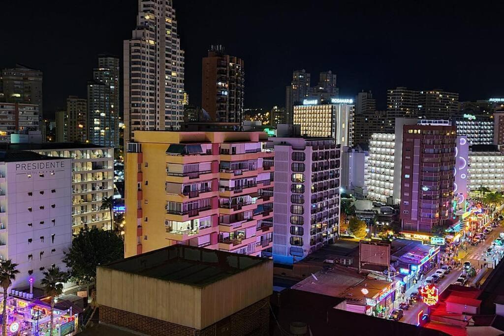 Gerona On The Strip With Pool & Parking