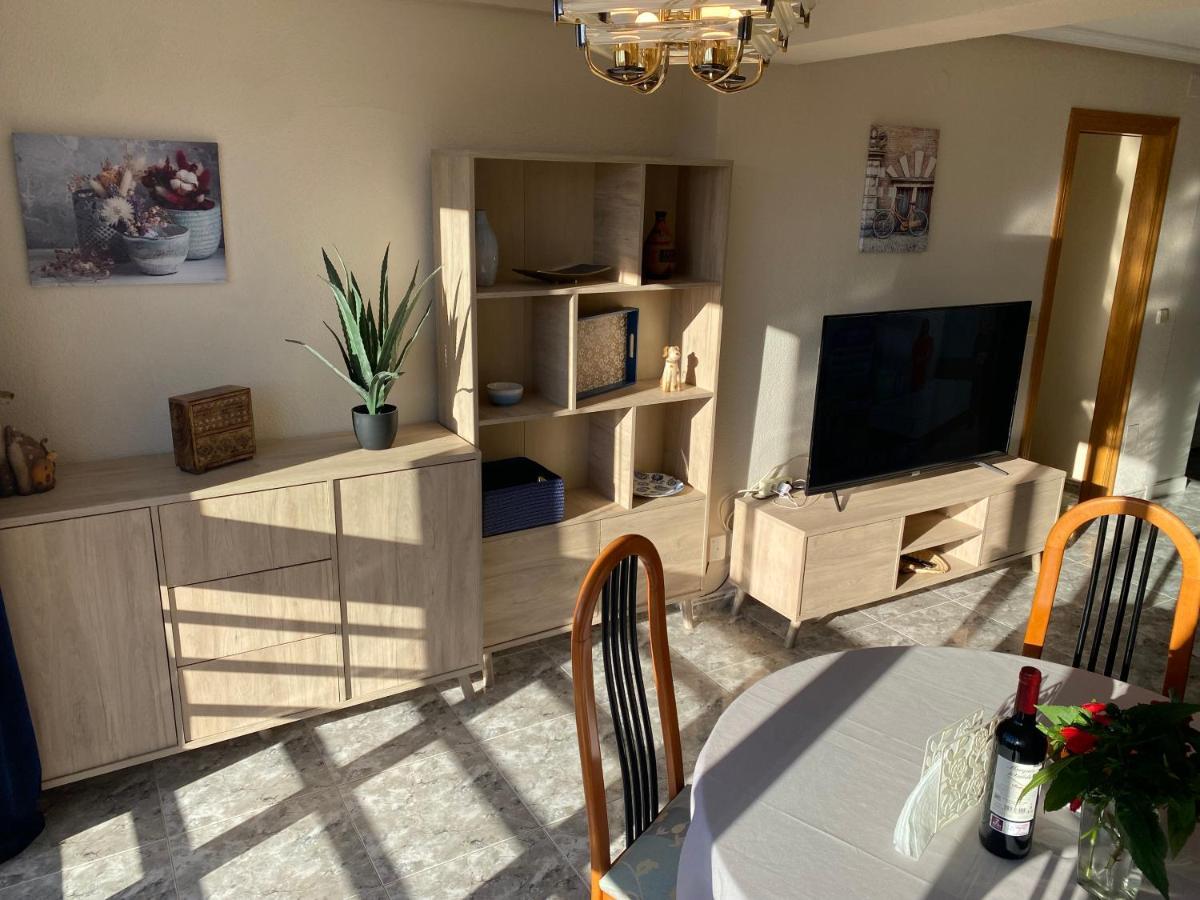 Cozy Just 8 Min Walk From The Beach!