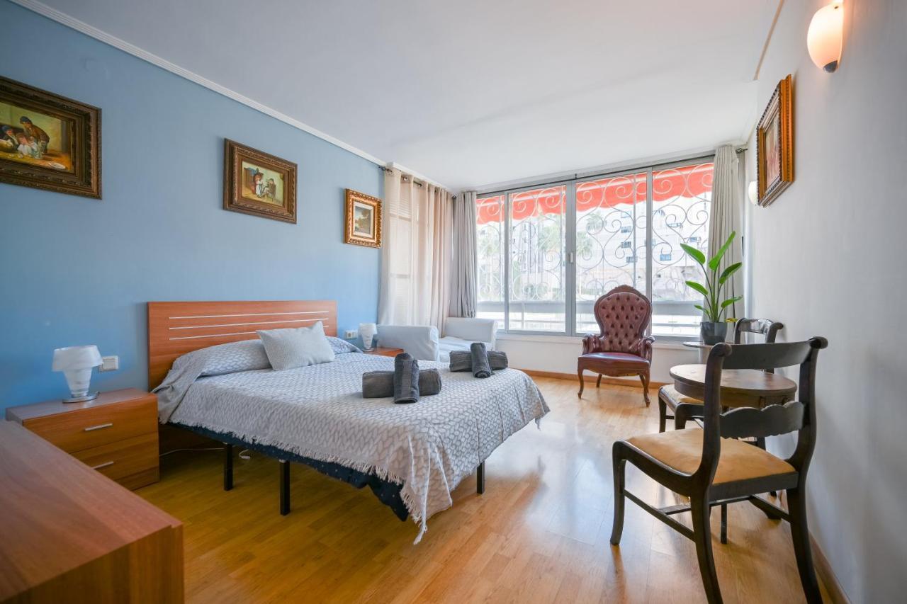 Beautiful Parque Loix 4 Bedroom Shared Pool, Tennis Court Apartamento Benidorm