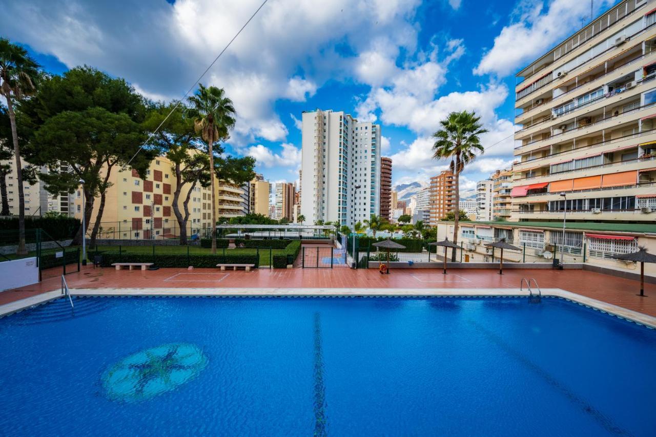 Beautiful Parque Loix 4 Bedroom Shared Pool, Tennis Court Apartamento Benidorm