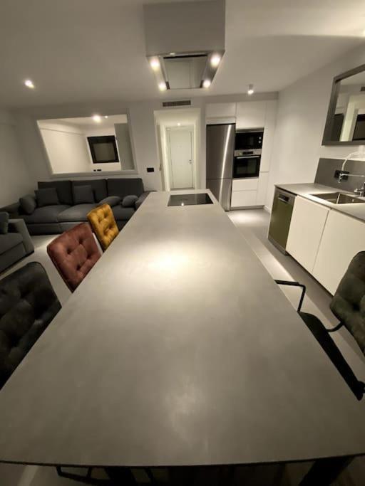 Apartamento Estupendo En Planta 23 Primera Linea
