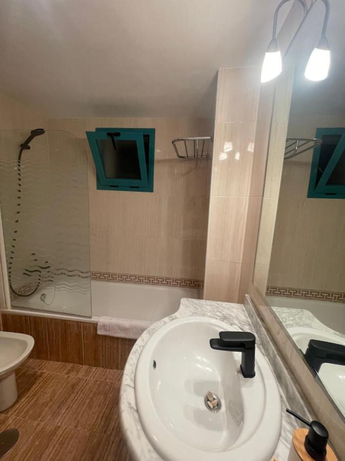 Traveler's With Sea View, Free Coffee & Parking * Benidorm