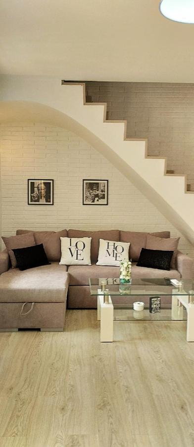 Apartamento Dúplex Nuevo Frente Al Mar En *