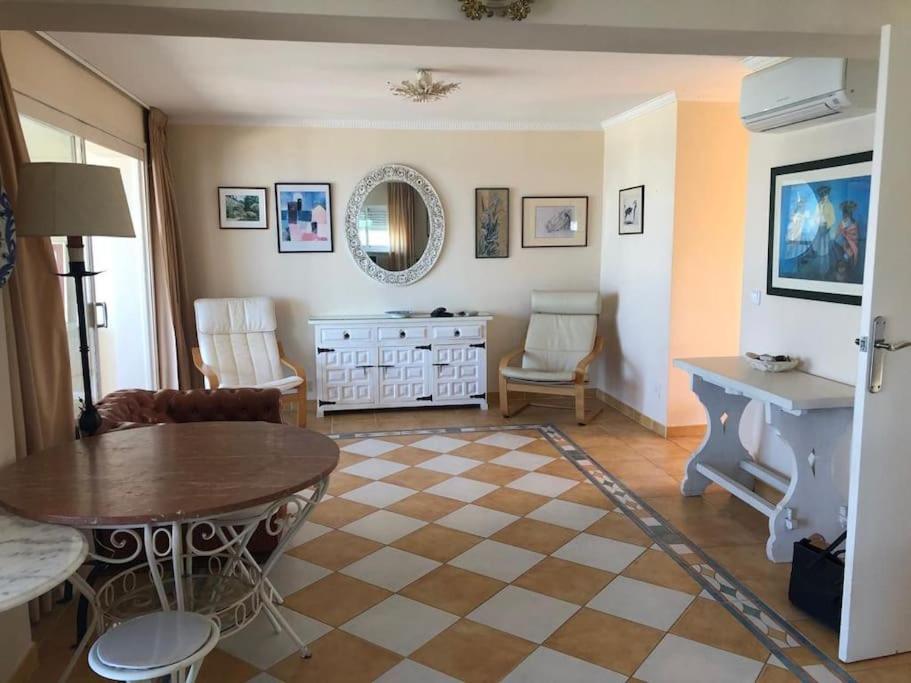 Piso Amplio Y Luminoso En Rincon De Loix. Apartamento