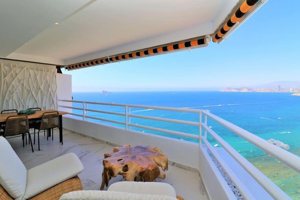 Luxurious 2-bedroom With Stunning Views, 1st Line On Levante Beach, Apartamento *