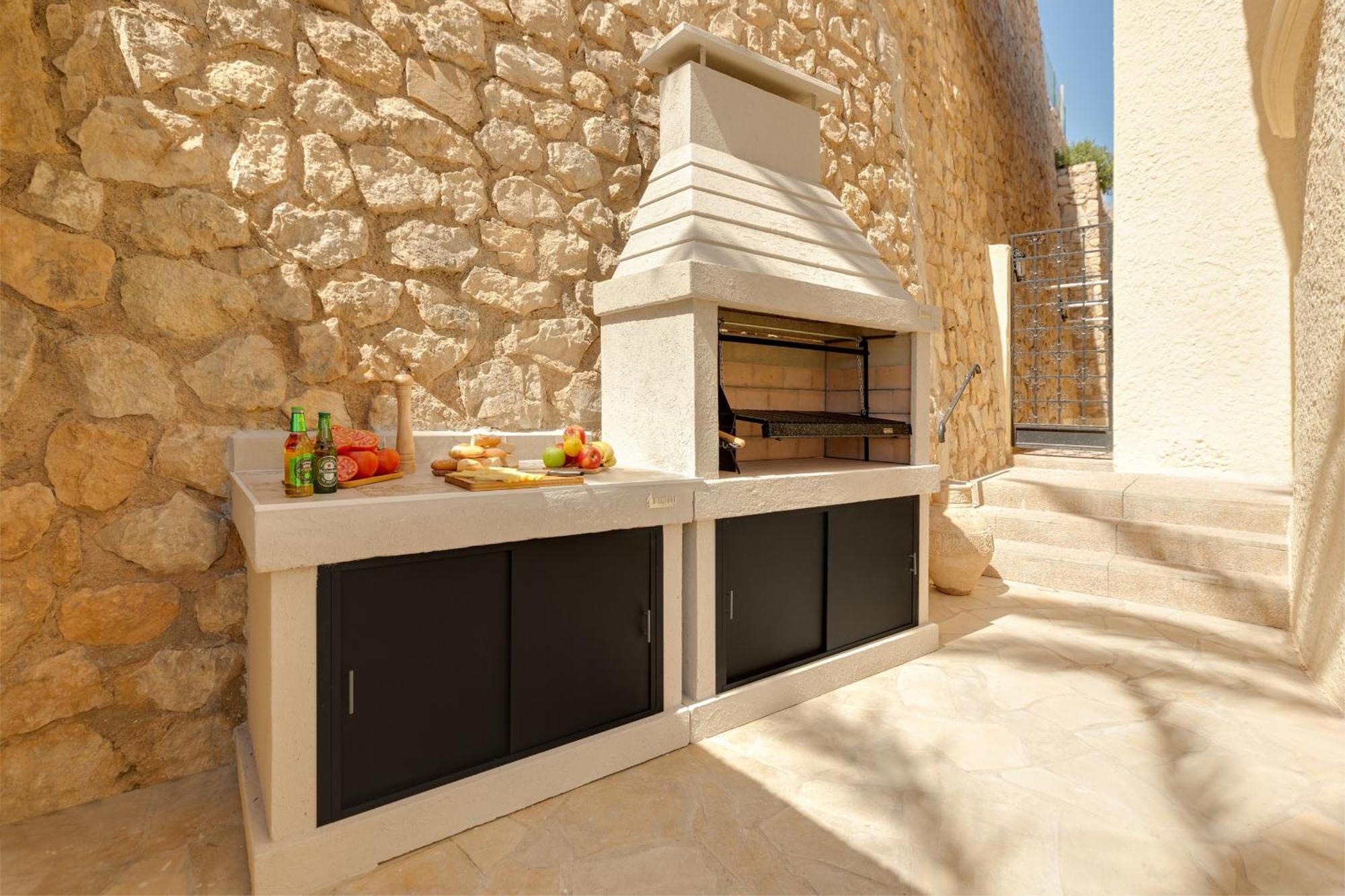 Villa Julieta Y Romeo By Bookirentals