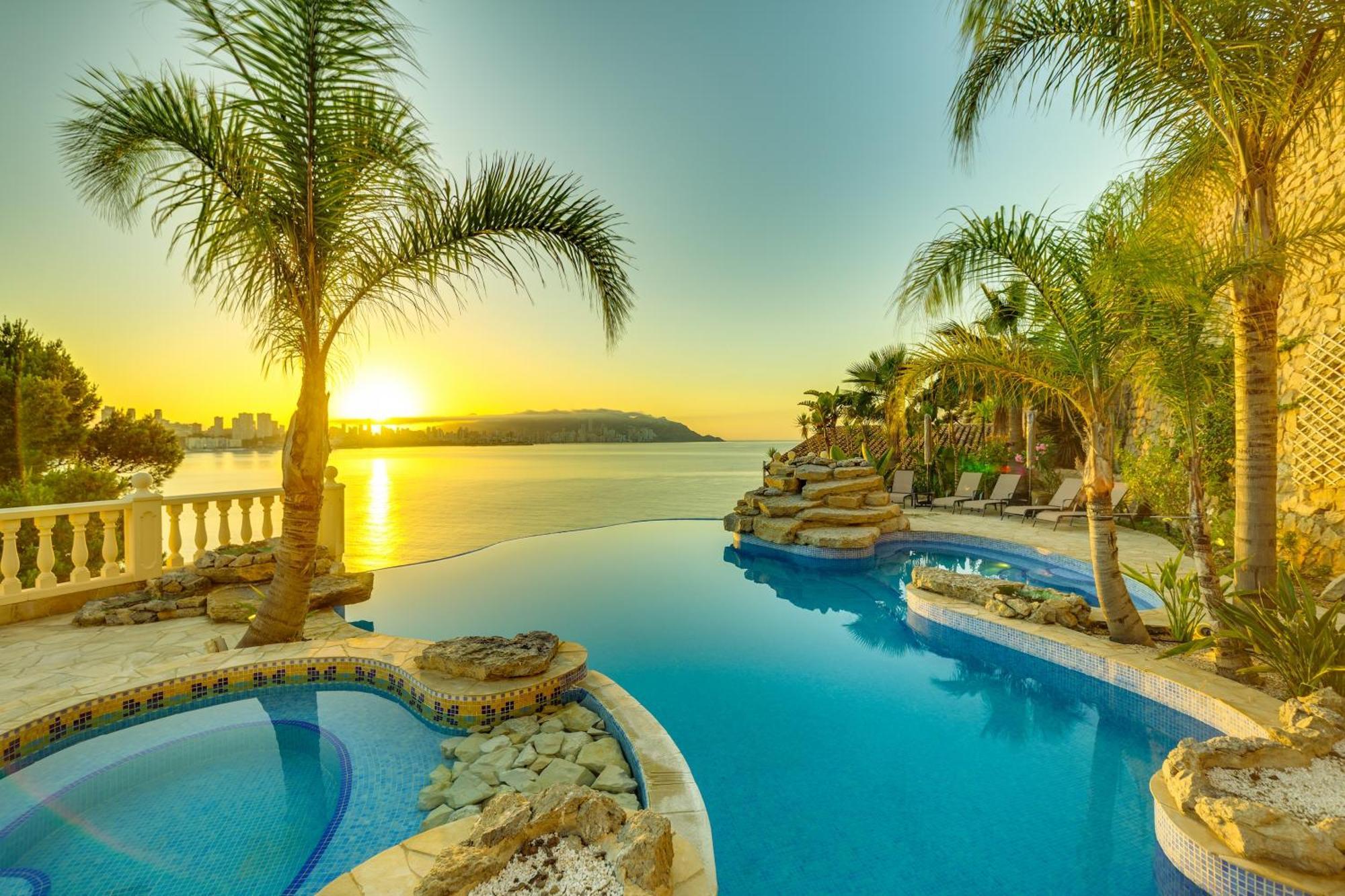 Villa Julieta Y Romeo By Bookirentals