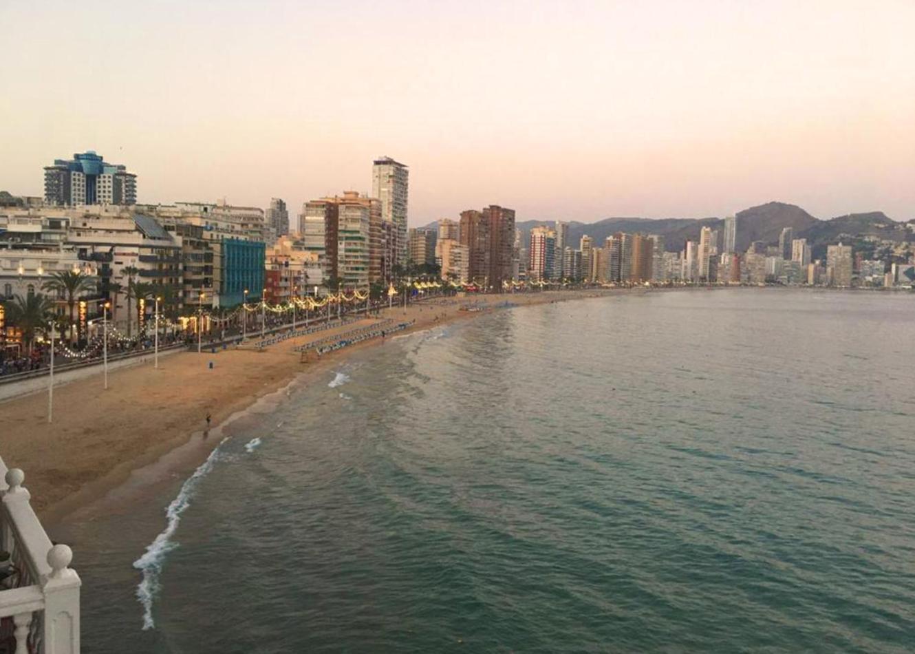 Wunderschoenes Fuer 4 Gaeste Mit Pool & Klima, Lage In Strandnaehe Apartamento Benidorm