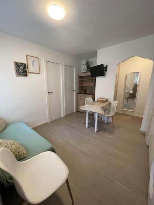 Apartamento Inmejorable Ubicacion,70m Playa 70m Pueblo