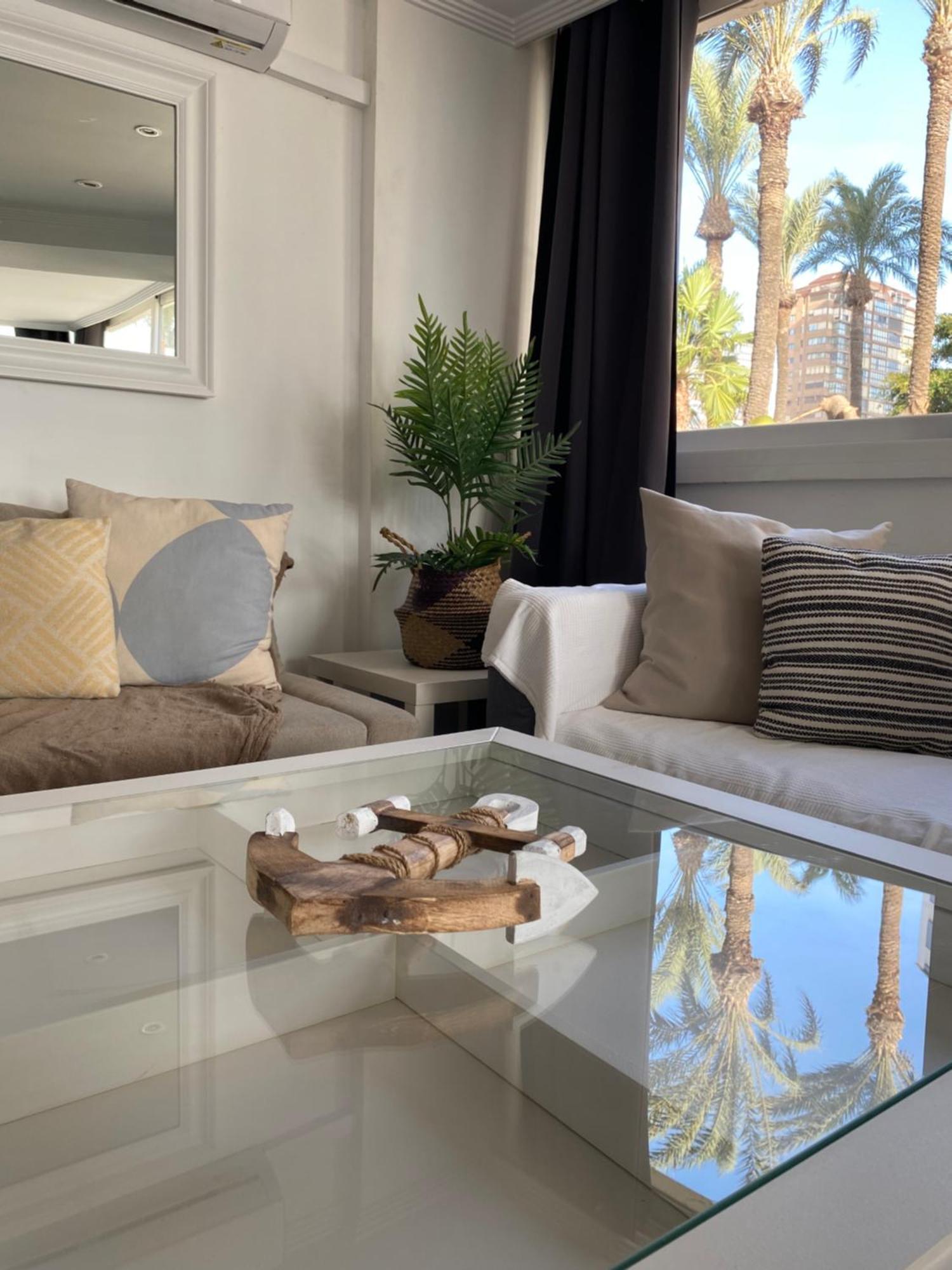 Frente Al Mar, Moderno Con Aire Acondicionado, Parking Y Free Wi-fi