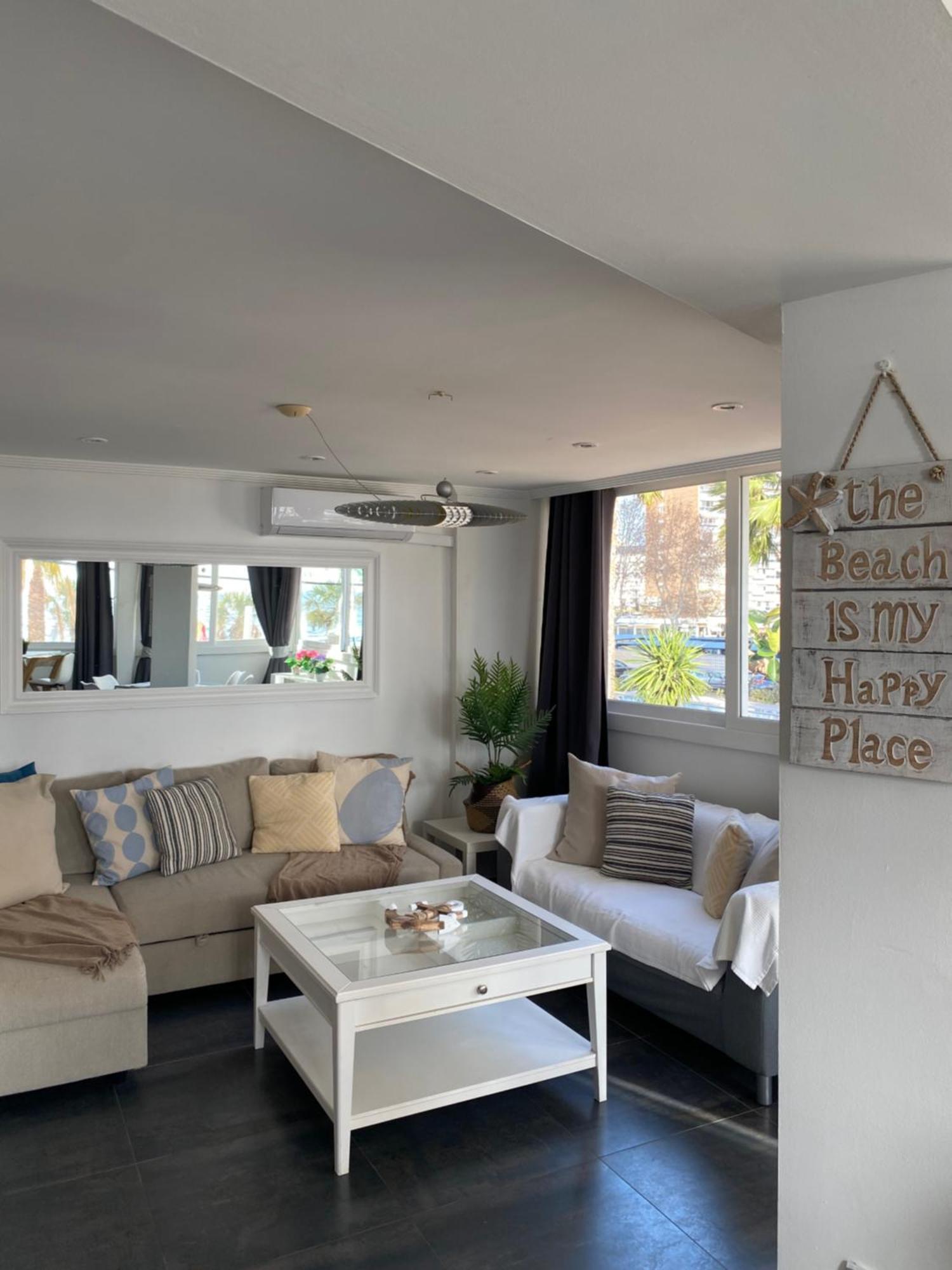 Apartamento Frente Al Mar, Moderno Con Aire Acondicionado, Parking Y Free Wi-fi *