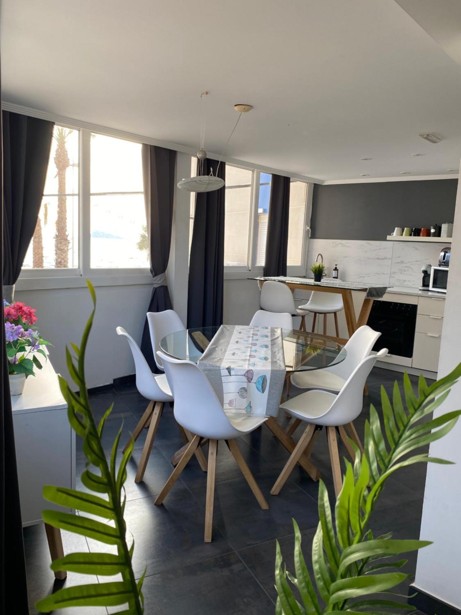 Frente Al Mar, Moderno Con Aire Acondicionado, Parking Y Free Wi-fi Apartamento